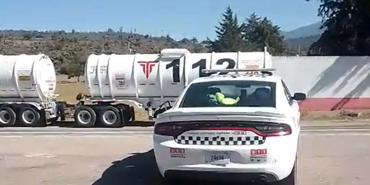 Abandonan tráiler con doble tanque en Guadalupe El Sabinal; GN asegura la zona en Puebla