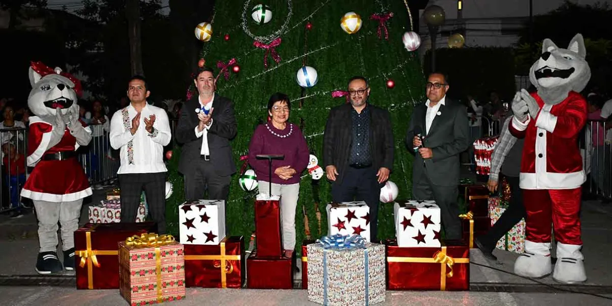 Navisalud ilumina el espíritu universitario: BUAP celebra su primer encendido de árbol navideño