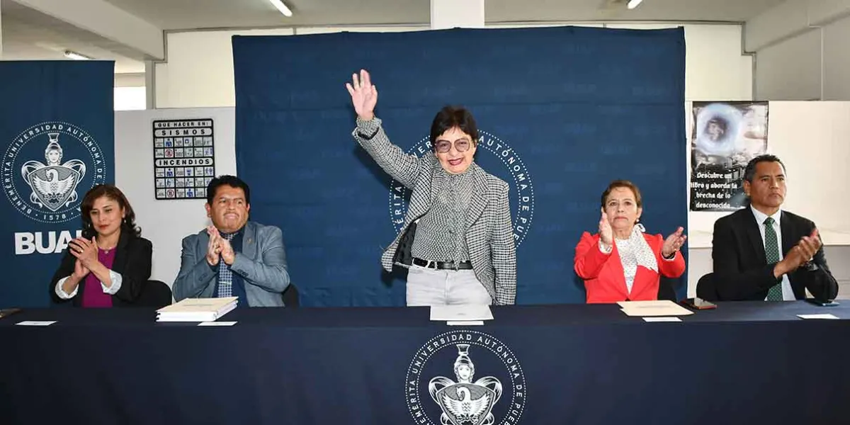 BUAP nombra a nueva directora de la Preparatoria 2 de Octubre tras informe de labores de Rosas Ibarra