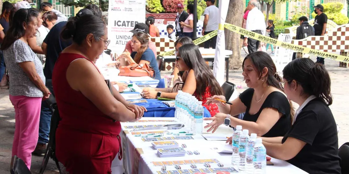 Las mujeres siguen padeciendo poco empleo y el que encuentran es mal pagado 