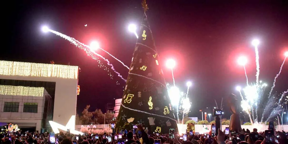 Encendido del Árbol de Navidad BUAP reúne a miles en una noche de música, luces y tradición