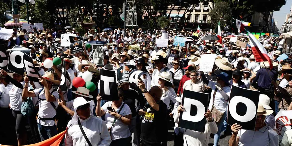 Marcha de la Generación Z en Puebla termina con adulto lesionado
