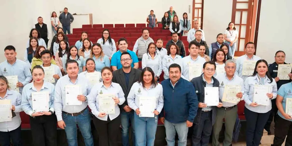 Personal de Huauchinango recibió certificaciones y constancias de Icatep