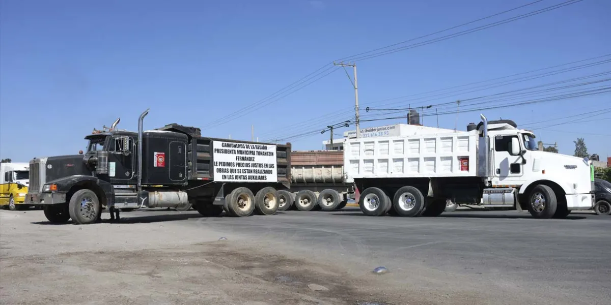 Por conflicto cetemista transportistas cerraron la carretera federal Puebla-México
