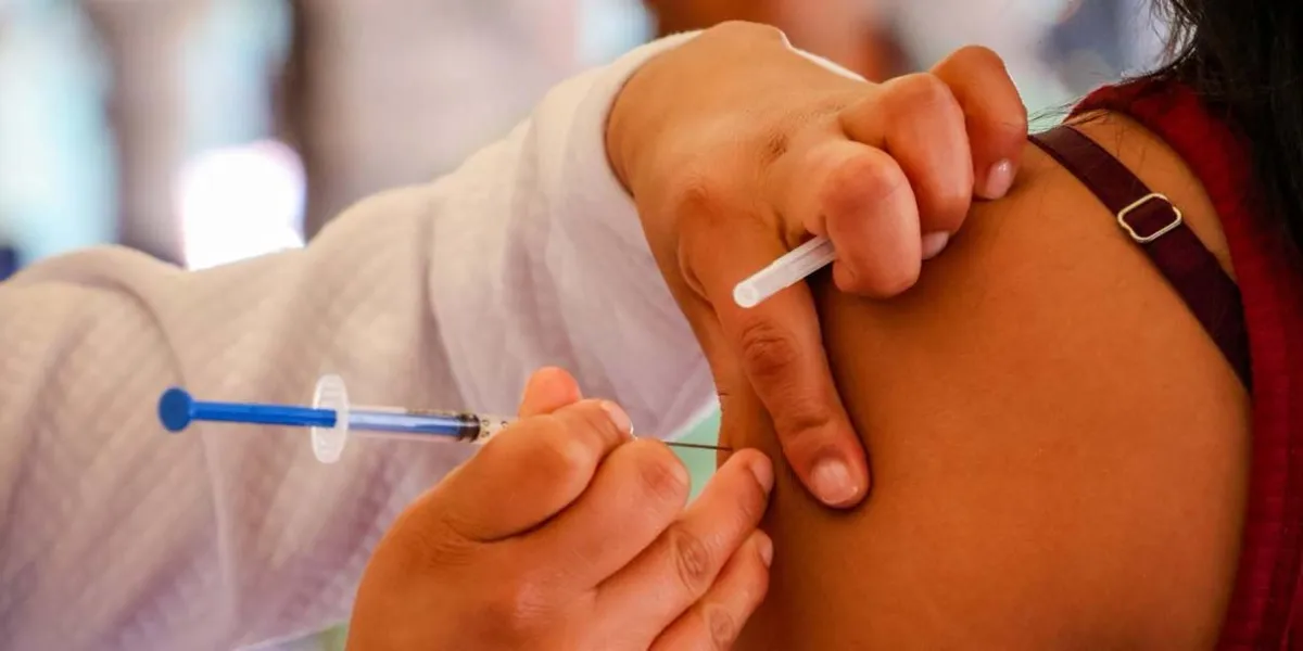 Vacunación contra la Influenza y Covid para estudiantes de la BUAP