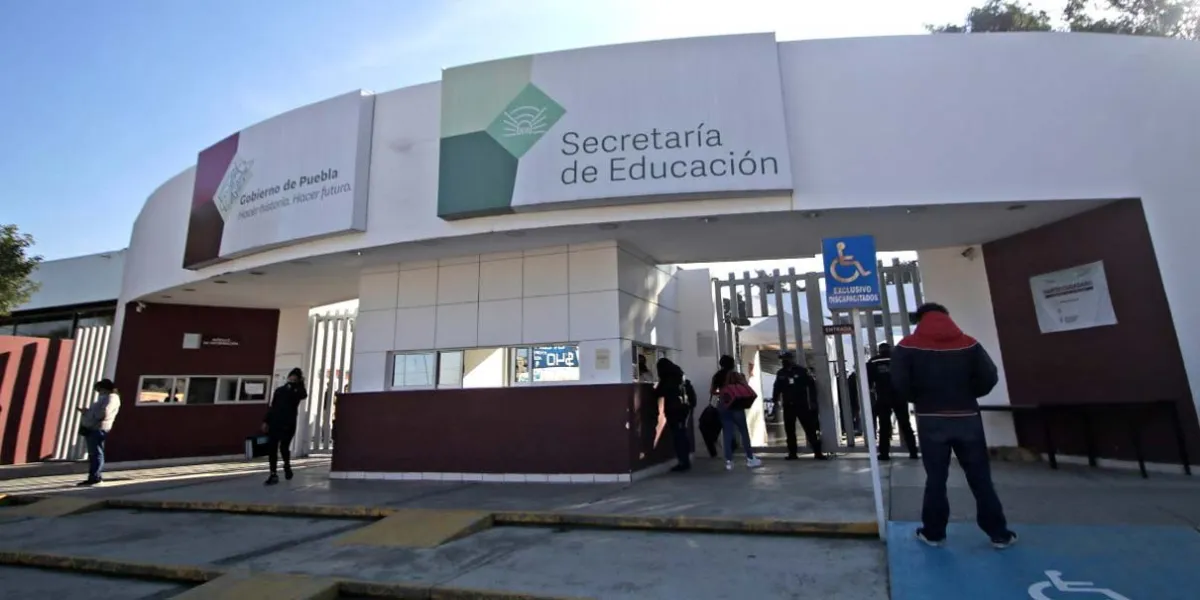 500 plazas magisteriales irregulares provocaron rezago en escuelas poblanas