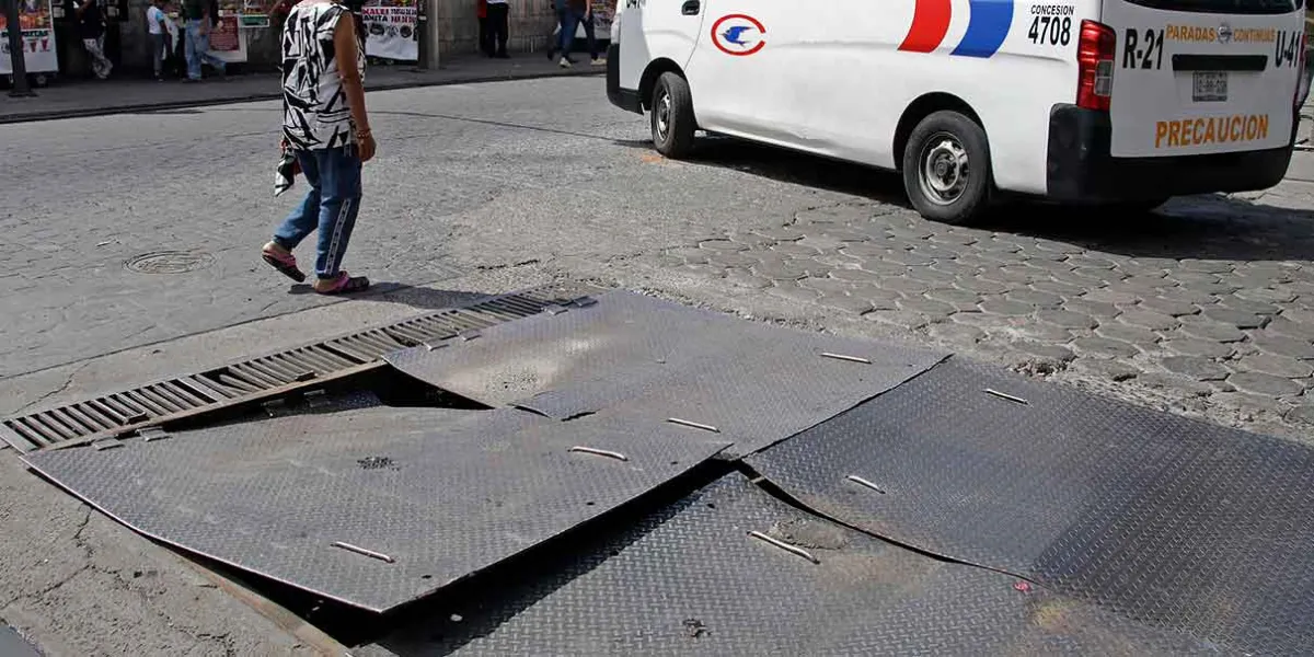Reportan 20% de solicitudes por reposición de tapones y registros en el Centro Histórico de Puebla