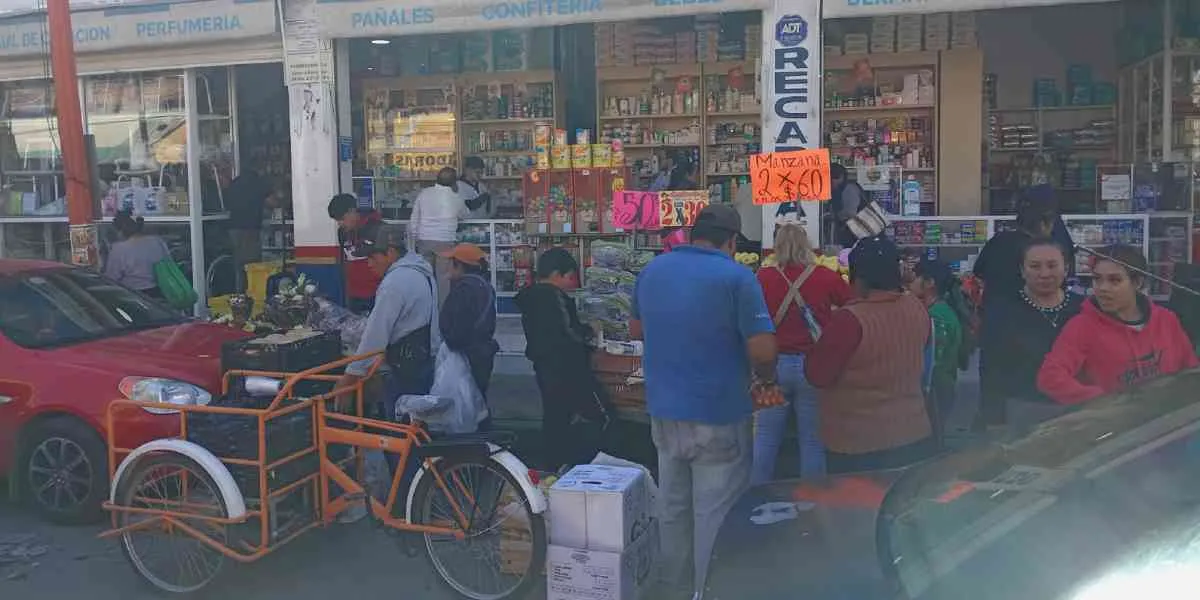 Ambulantes toman las calles de Texmelucan por temporada navideña