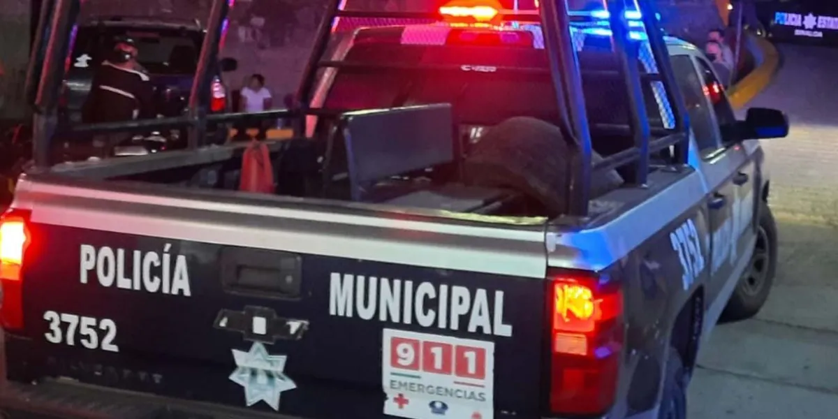 Asaltan MacStore en Atlixco; delincuentes dejan botín y escapan en moto