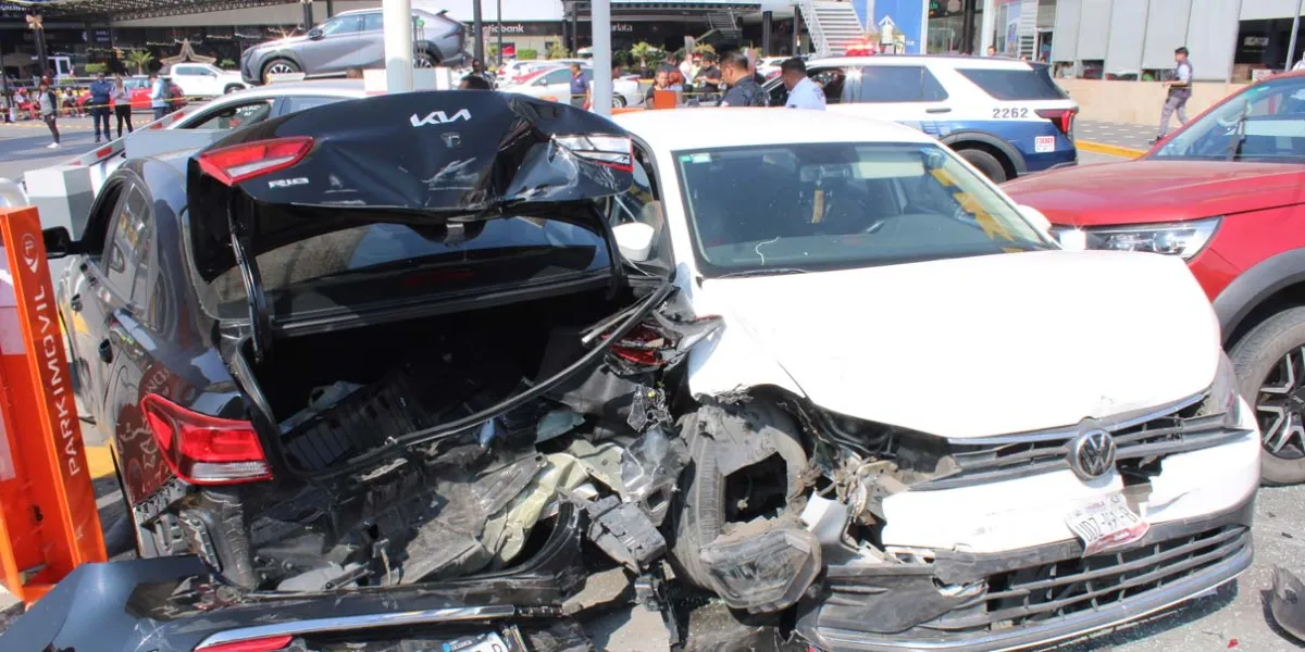 Desmienten autoridades fatal accidente por arrancones en Vía Atlixcáyotl; testigos dicen lo contrario