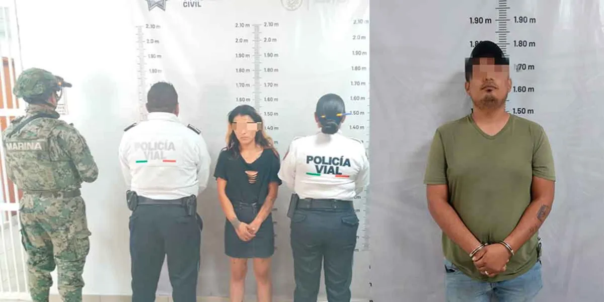 Detienen a mujer por vehículo robado y a hombre por usurpación de funciones en Cuautlancingo