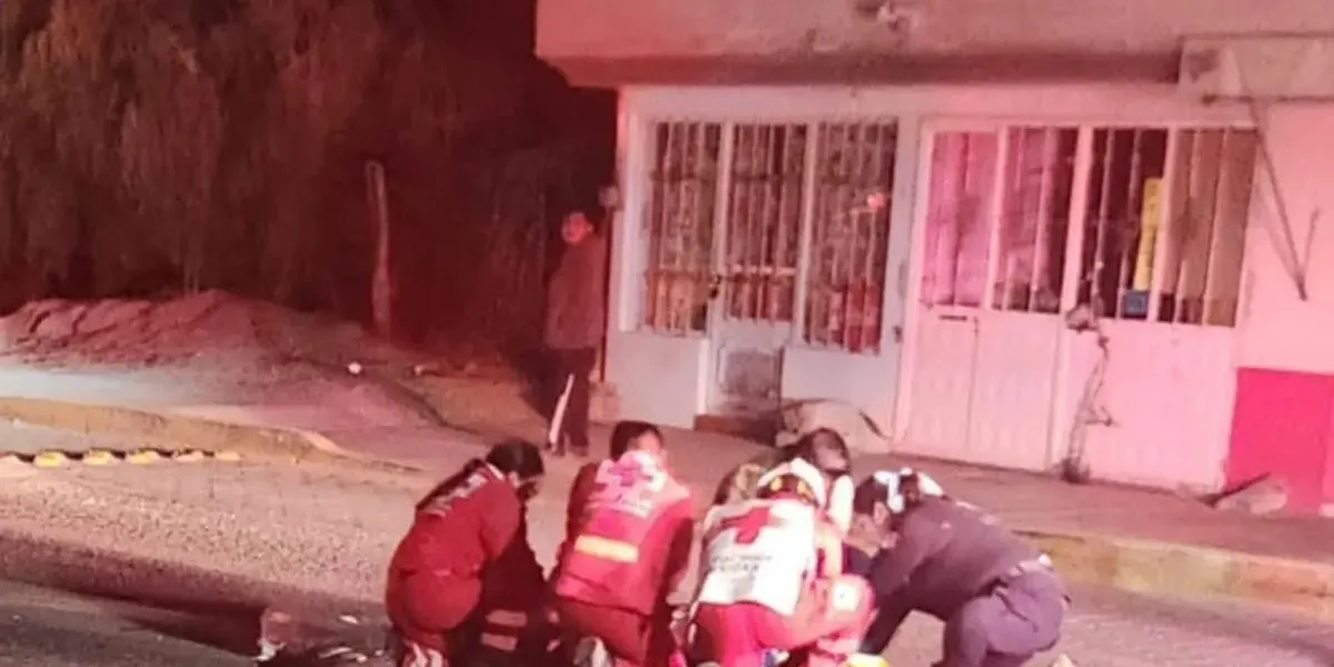 Mujer muere y un hombre resulta herido tras derrapar en motocicleta en San Mateo Tlaixpan