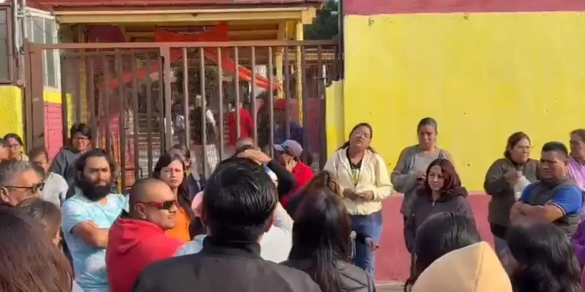 Padres denuncian firmas manipuladas, desvíos y maltrato en primaria de Atlixco