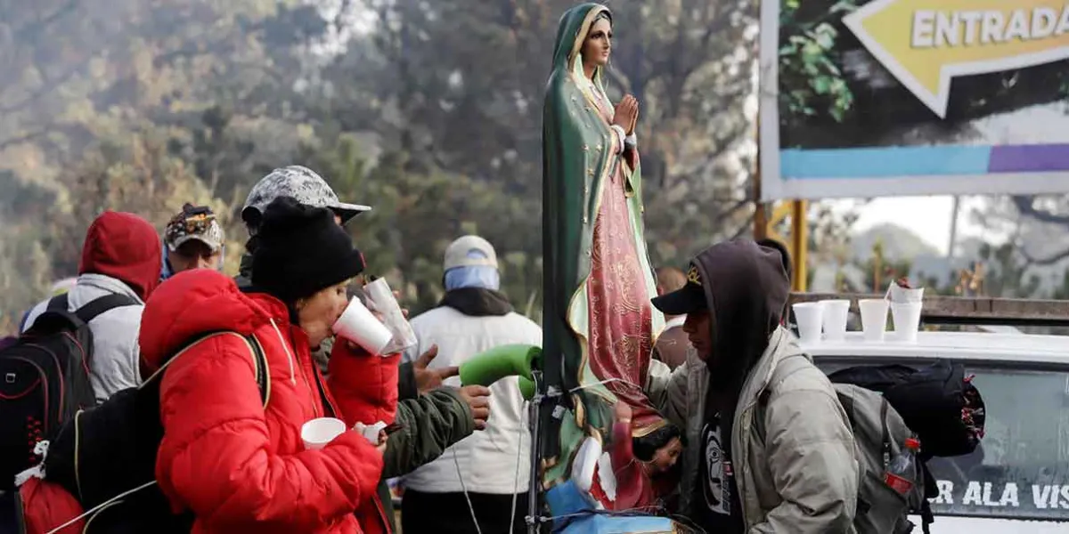 Peregrinos ascienden al Citlaltépetl con la Rosa de Plata en su edición 65 en honor a la Virgen de Guadalupe