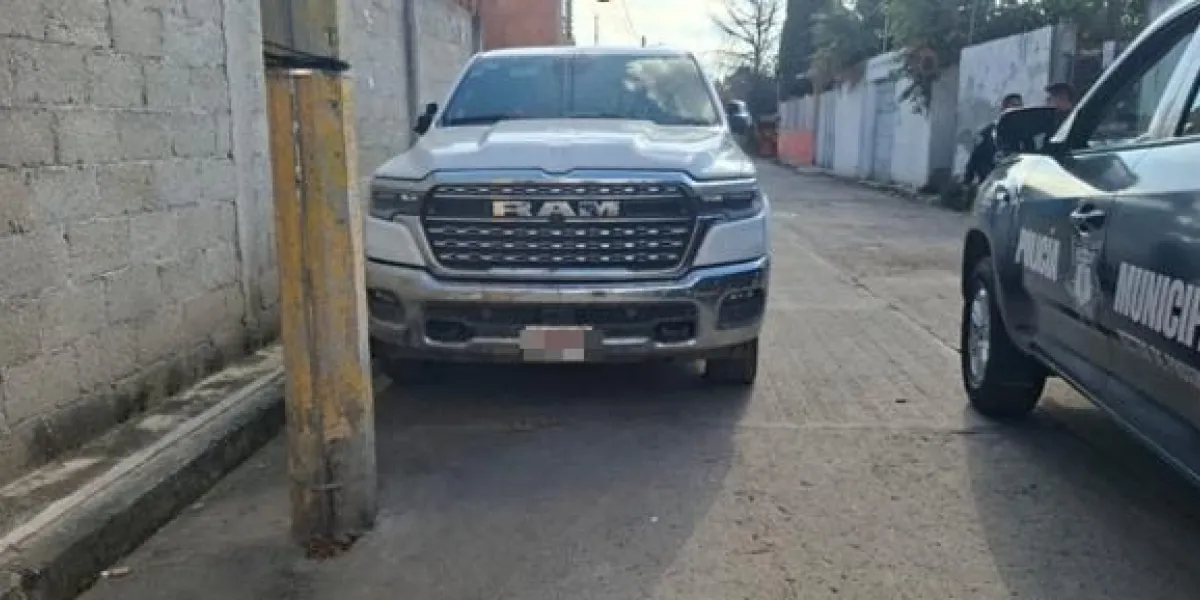Policías de Cuautlancingo recupera camioneta robada