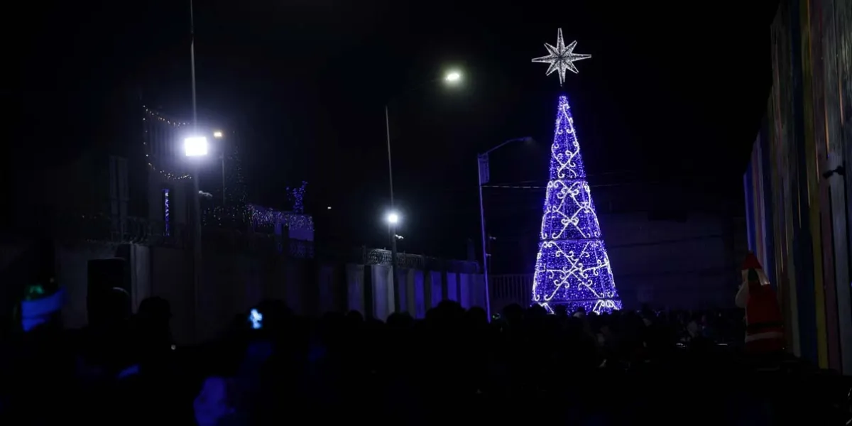 Se ilumina San Andrés Cholula con encendido de Árboles Navideños
