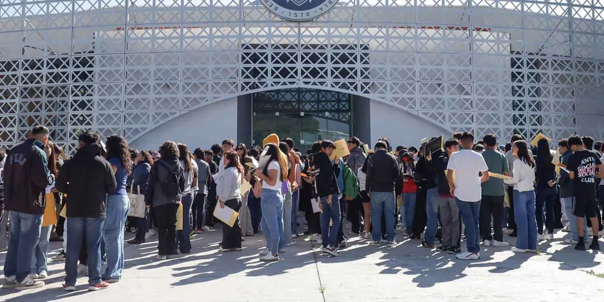 Ciclo escolar revela contraste: 63 especialidades sin matrícula