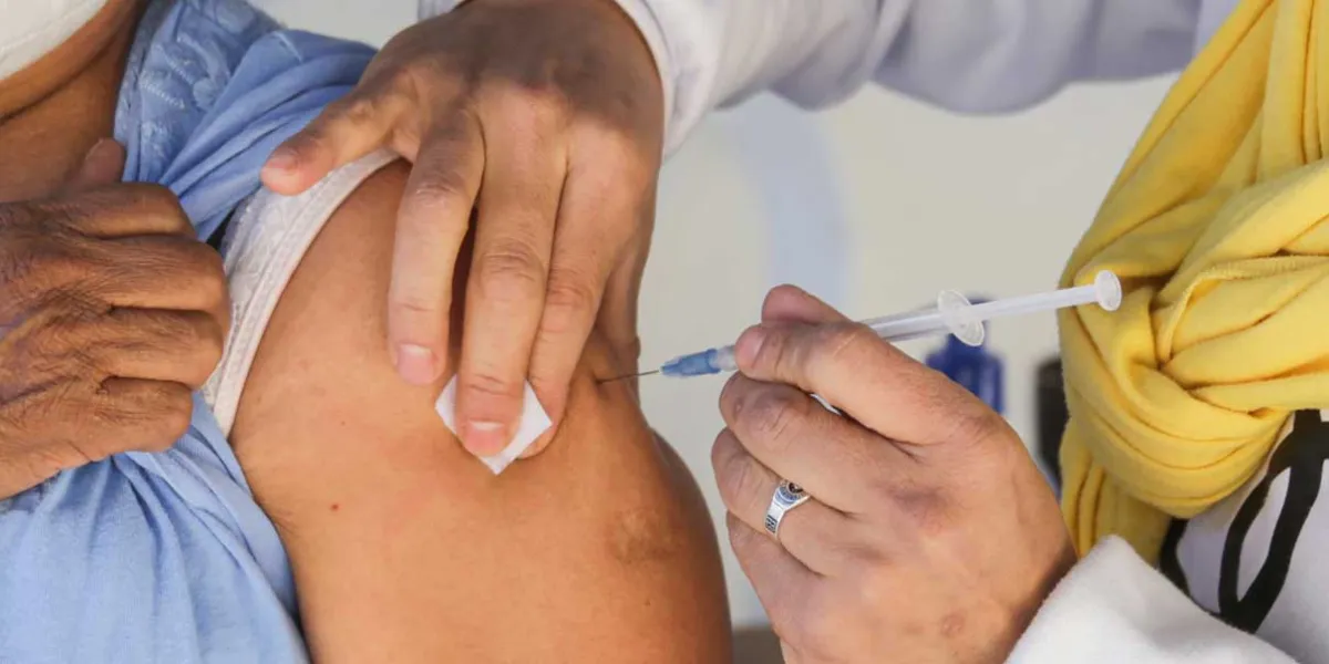 Vacúnate contra la Influenza, acecha la Supergripe; autoridades exhortan a poblanos a retomar medidas preventivas