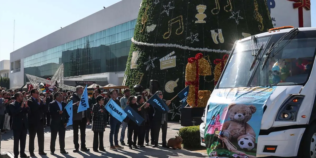 BUAP lleva 14 mil juguetes a comunidades poblanas por el Día de Reyes