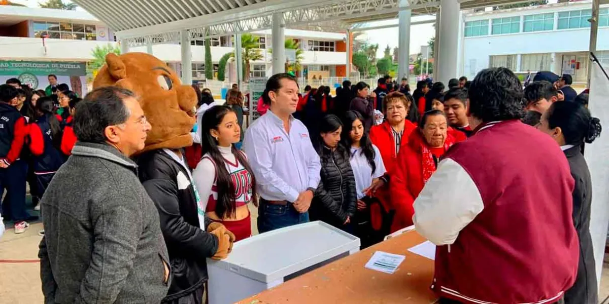 UTP acerca su oferta educativa a jóvenes de Serdán con feria profesiográfica