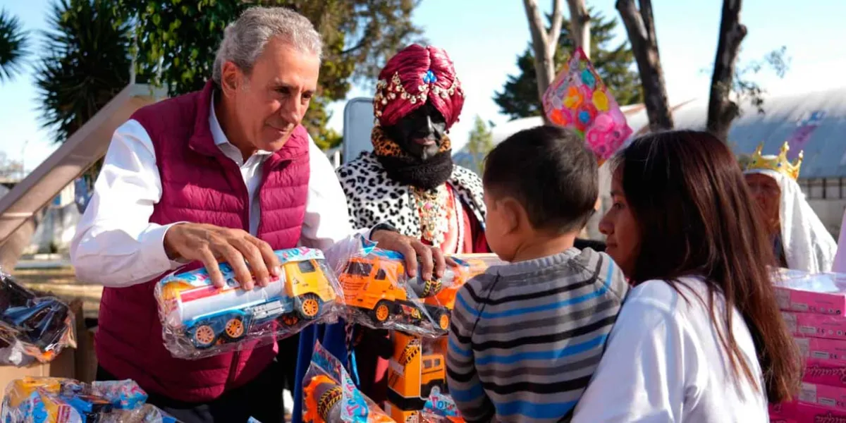 José Chedraui llevó a los Reyes Magos a la Romero Vargas y la colonia La Rosa