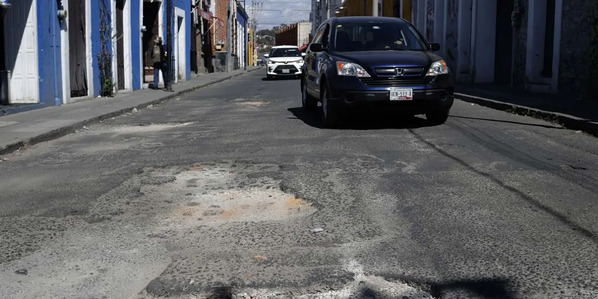 Los baches le ganan en quejas a la inseguridad en la capital, dijo Félix Pallares
