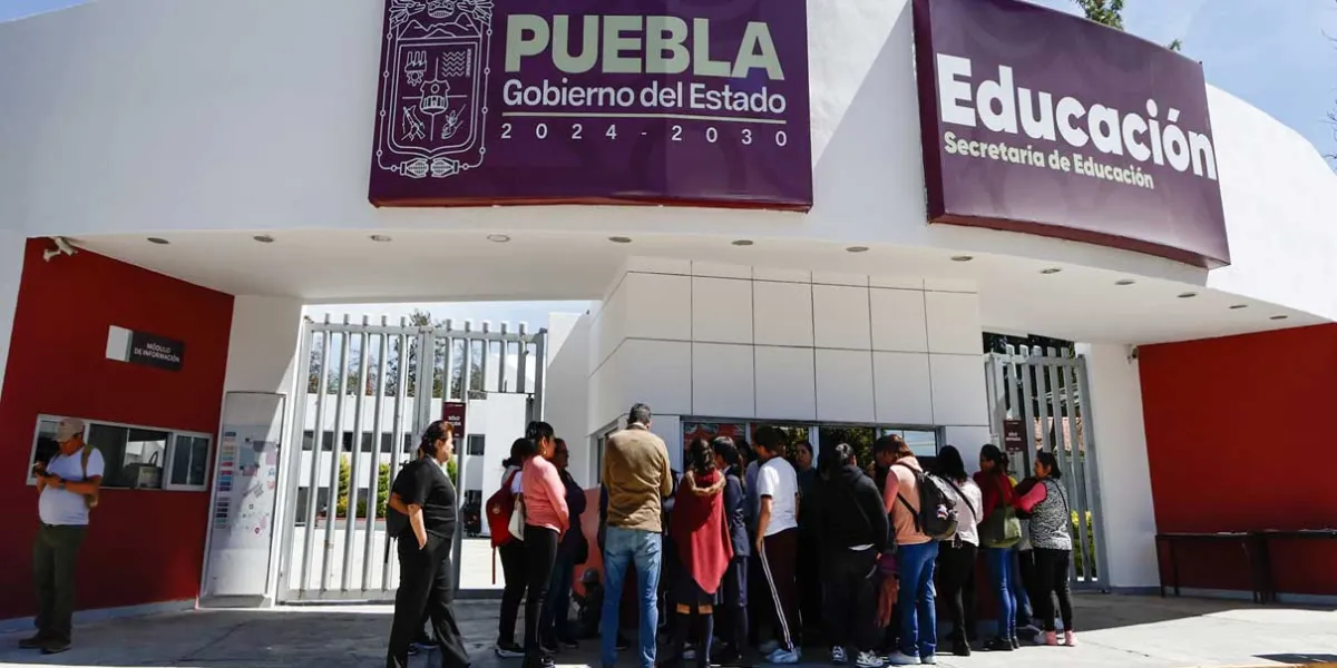 Maestros poblanos exigen a la SEP plazas definitivas 