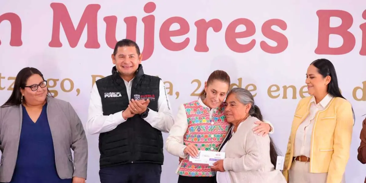 Mujeres de Acatzingo recibieron cheques del Programa Pensión Bienestar