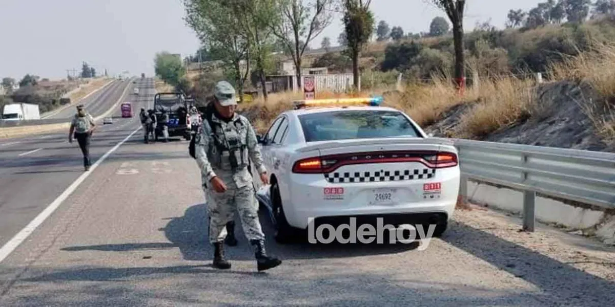 Localizan cuerpo calcinado con huellas de violencia en la México-Puebla