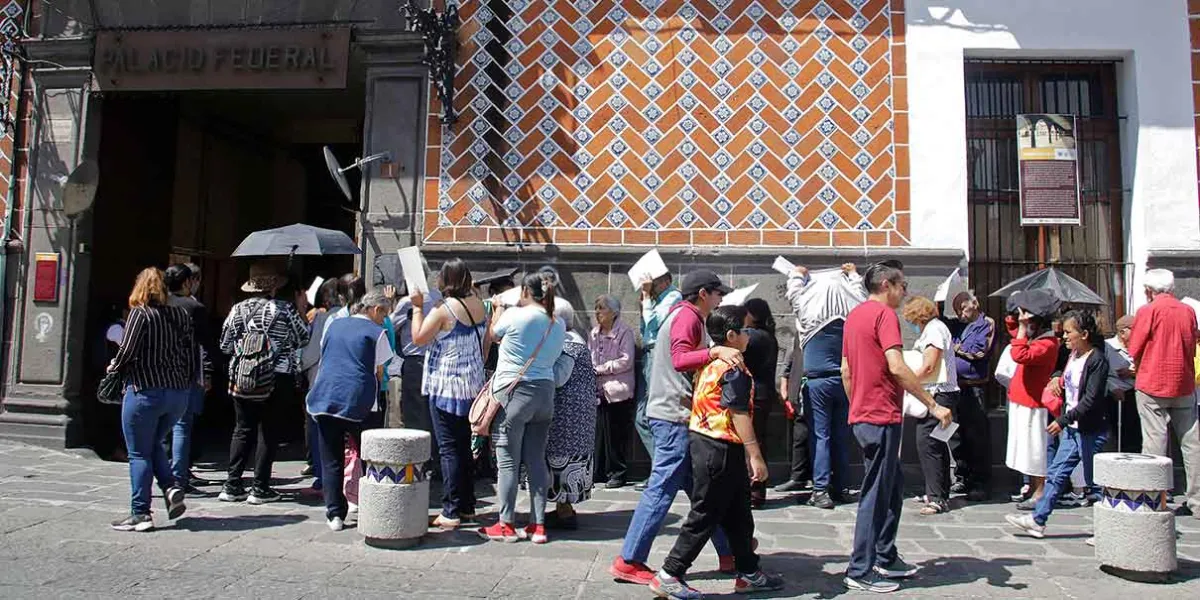 Inicio de depósitos de Pensiones Bienestar 2026 genera alta afluencia en sucursales de Puebla