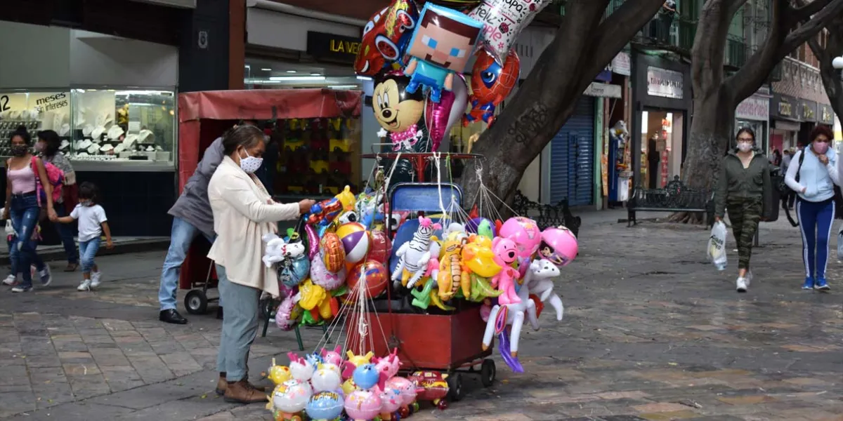 Amparos mantienen a comerciantes en el Centro Histórico de Puebla pese a regulación municipal