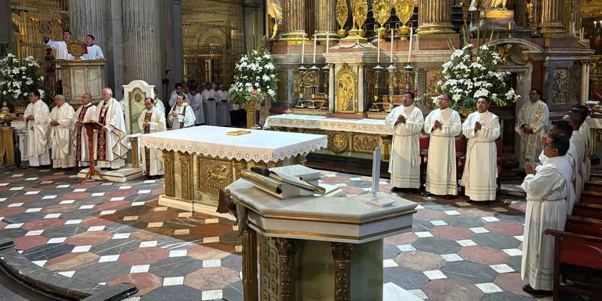 Arzobispo de Puebla ordena a ocho nuevos sacerdotes para la Arquidiócesis