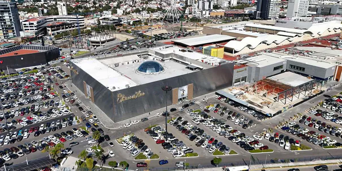 Estacionamiento GRATIS en centros comerciales de Puebla; empresarios expresan resistencia