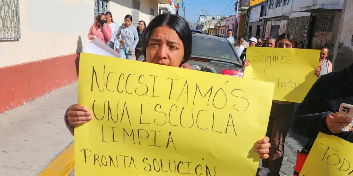 Falta de conserje en kínder Martí genera protestas de madres en Serdán