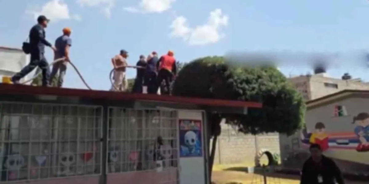 Incendio en kínder José Martí moviliza a voluntarios en Chalchicomula
