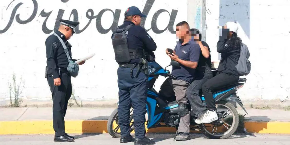 Operativo en Cuautlancingo revisa documentos y uso de casco a motociclistas