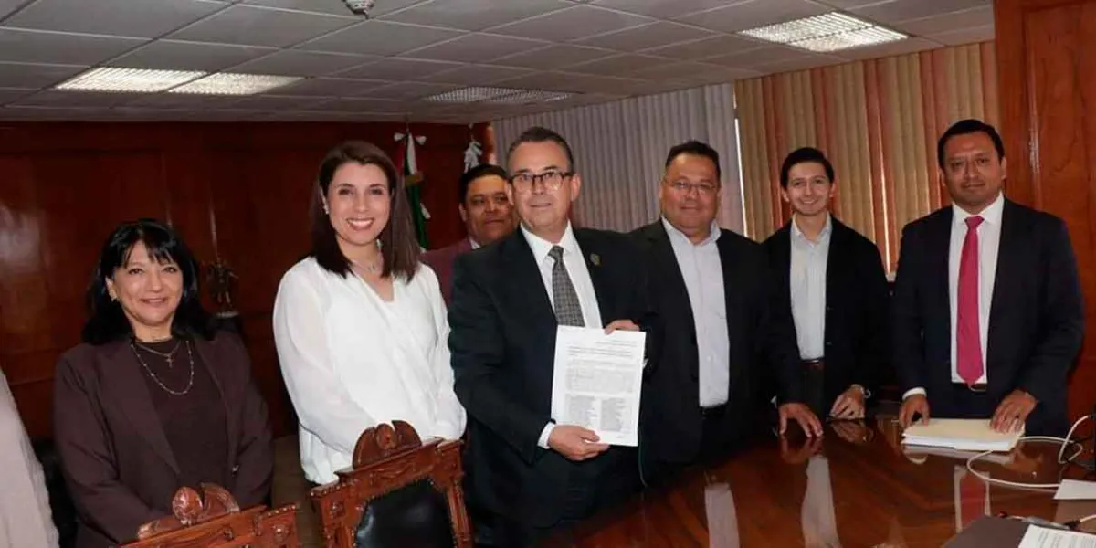 Héctor Landero Camacho se registra como candidato a la presidencia de Canaco Puebla