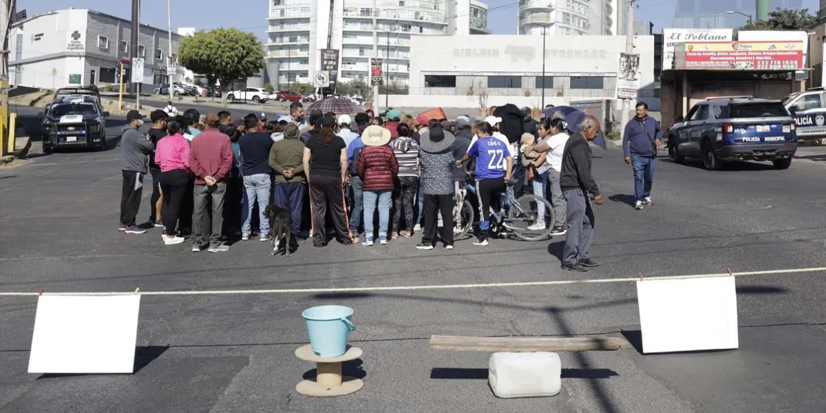 Vecinos del Sur de la ciudad reclaman agua, no tienen desde hace un mes