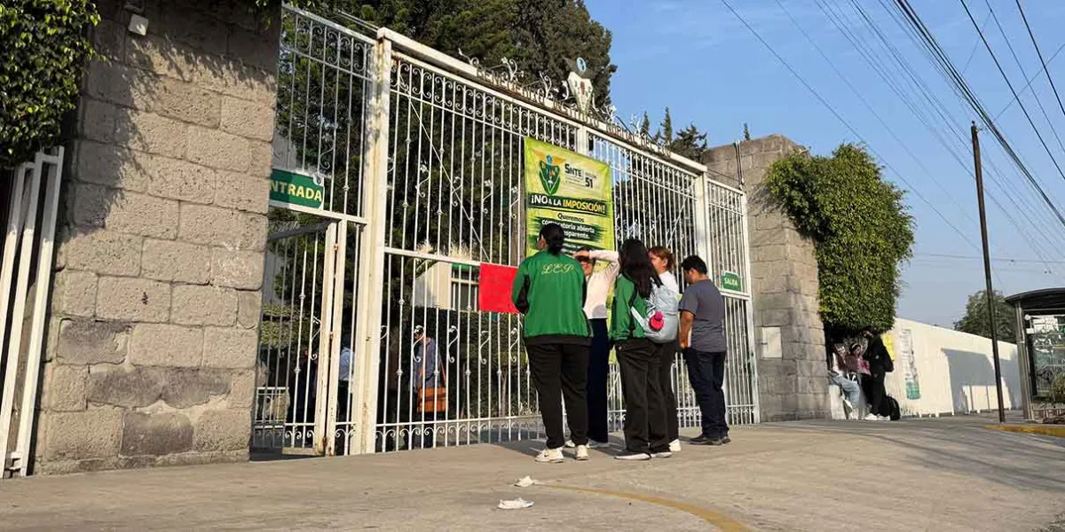 Estalla protesta en el BINE; maestros rechazan imposición de director
