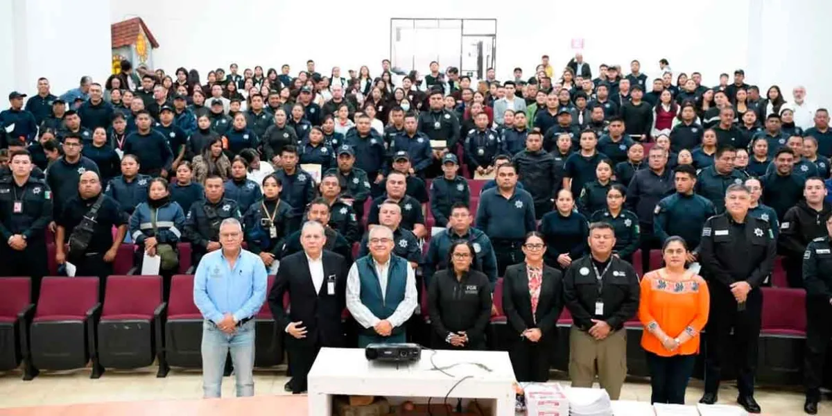 Capacitan a policías y alumnos de Huauchinango en seguridad y entonos seguros