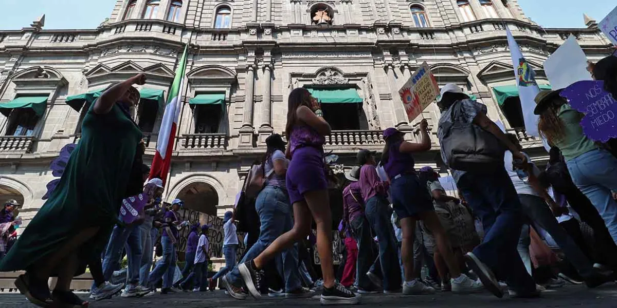 Marcha del 8M en Puebla transcurre sin daños a inmuebles históricos