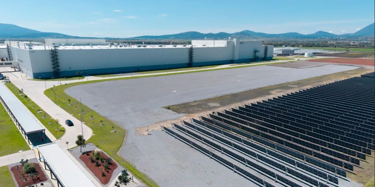 Audi en Puebla lanza parque solar y asegura autos de lujo