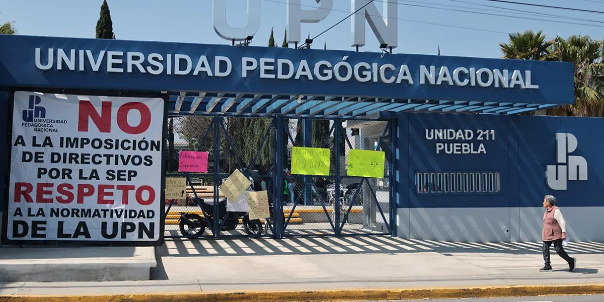Estudiantes de UPN Puebla toman instalaciones por presunta imposición de directivos