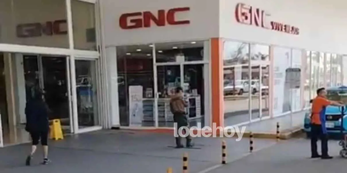 Guardia frustra robo de motocicleta en Plaza Crystal de Texmelucan y se gana reconocimiento