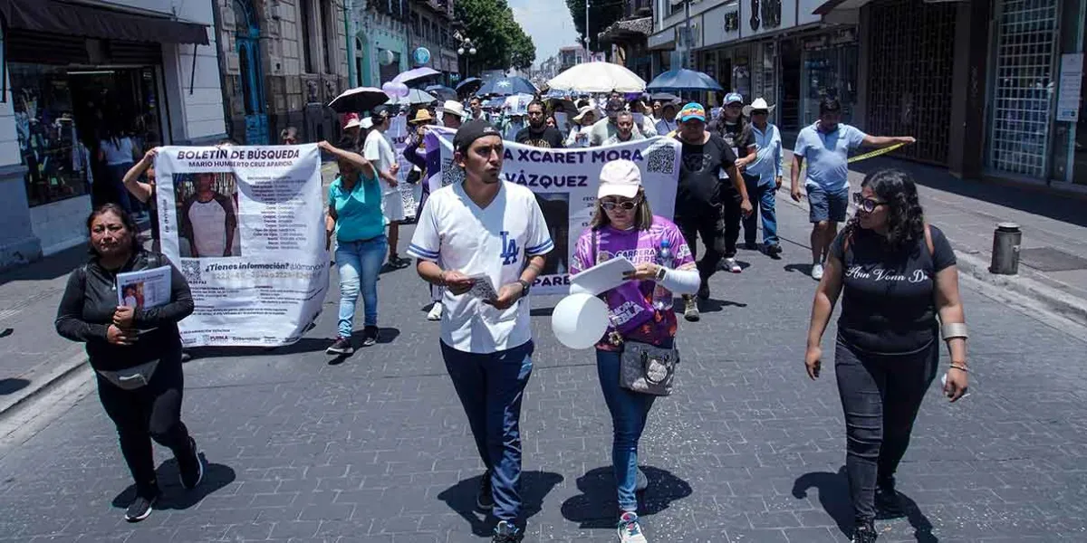 Familias marchan en Puebla para exigir aparición de Danna y Mario
