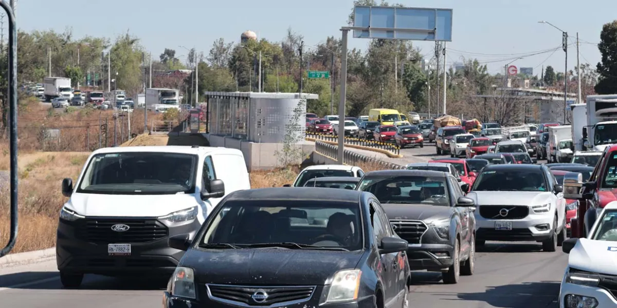 Junior choca varios autos en Puebla y huye; así lo persiguieron