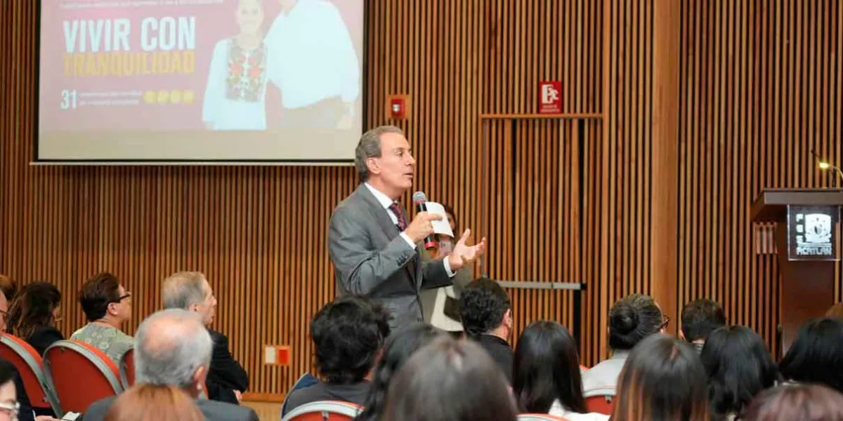 Pepe Chedraui participa en coloquio internacional de la UNAM sobre gobernanza