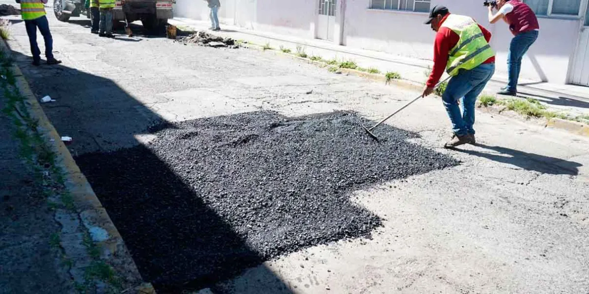 Pepe Chedraui refuerza acciones de bacheo en la colonia Belisario Domínguez