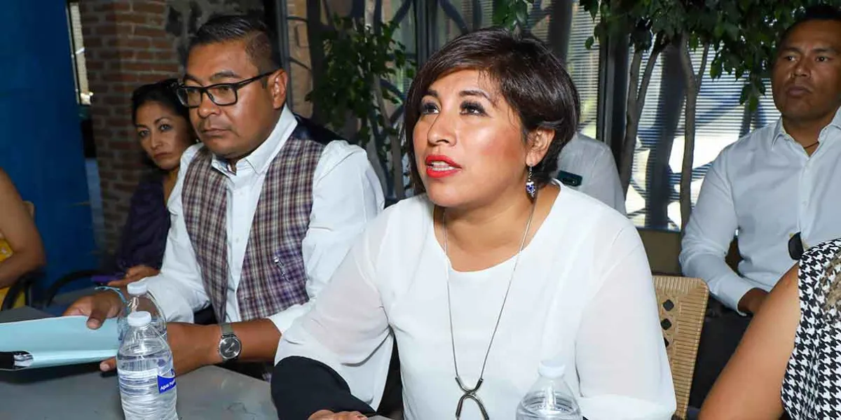 Roxana Luna acusa despojo en Puebla y detención ilegal por policías