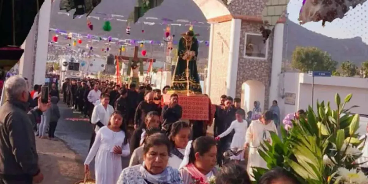 Vive la tradicional Procesión del Silencio nocturna en Atlixco